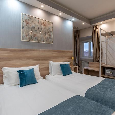 Leone D'Oro Guesthouse - Close To Piazza Vittorio ローマ エクステリア 写真