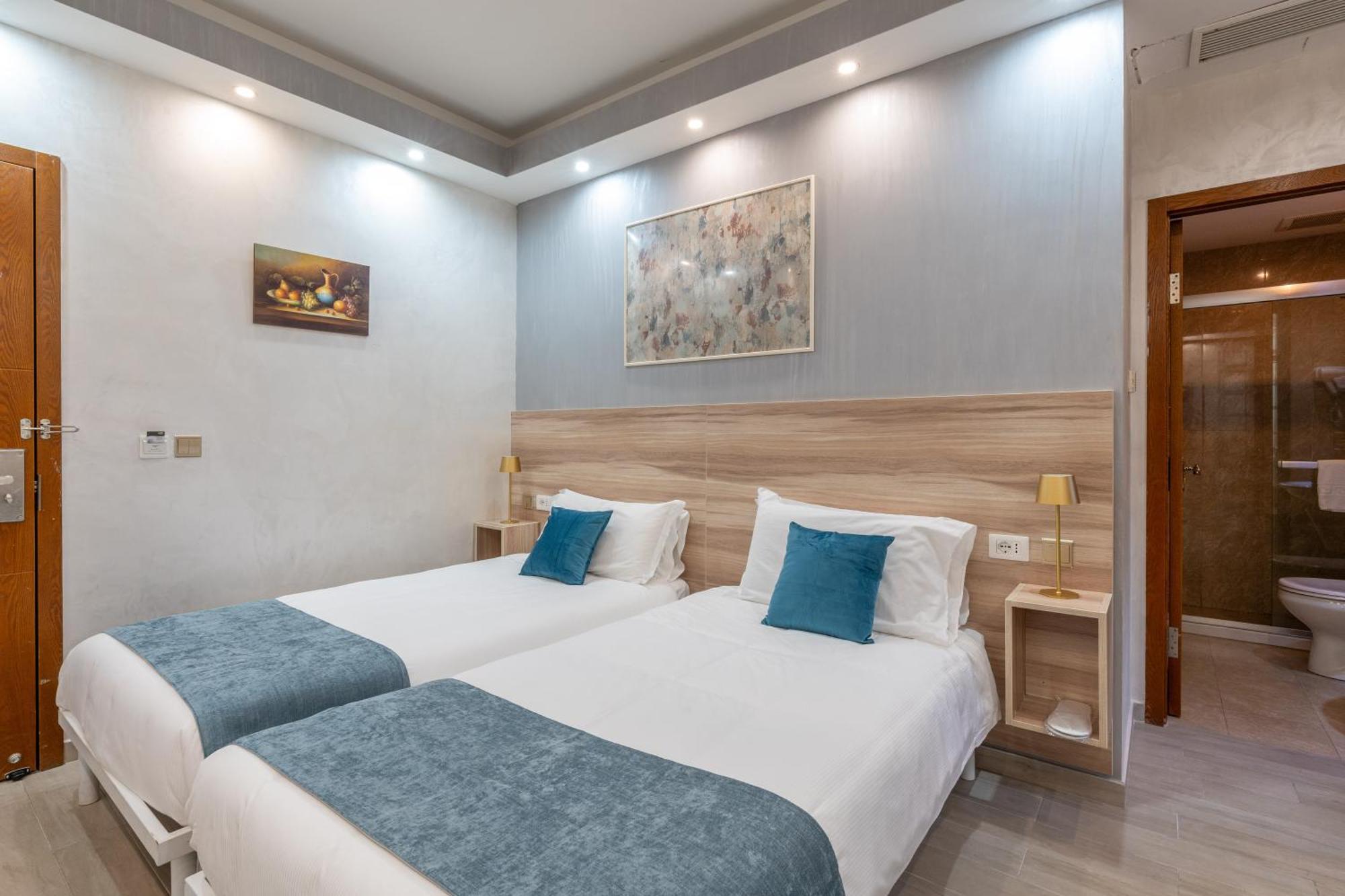 Leone D'Oro Guesthouse - Close To Piazza Vittorio ローマ エクステリア 写真