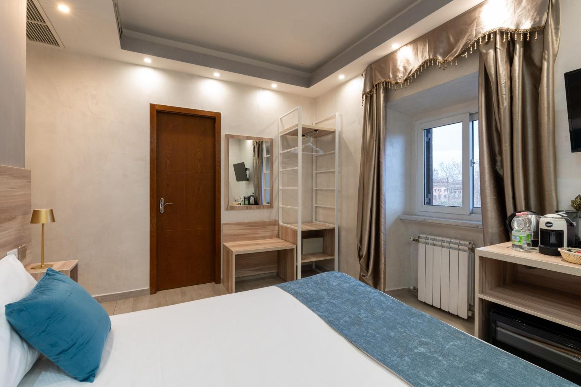 Leone D'Oro Guesthouse - Close To Piazza Vittorio ローマ エクステリア 写真