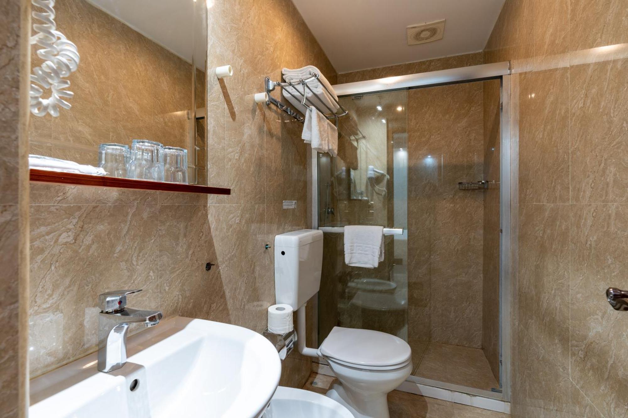 Leone D'Oro Guesthouse - Close To Piazza Vittorio ローマ エクステリア 写真