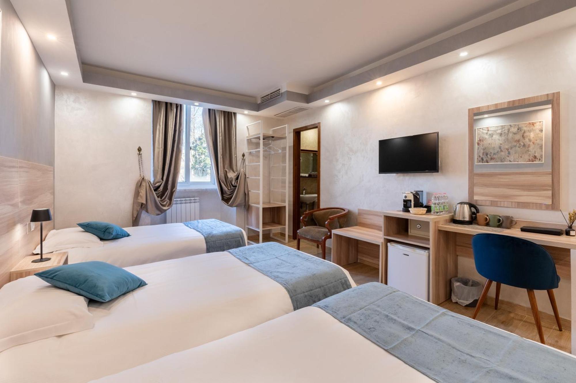 Leone D'Oro Guesthouse - Close To Piazza Vittorio ローマ エクステリア 写真