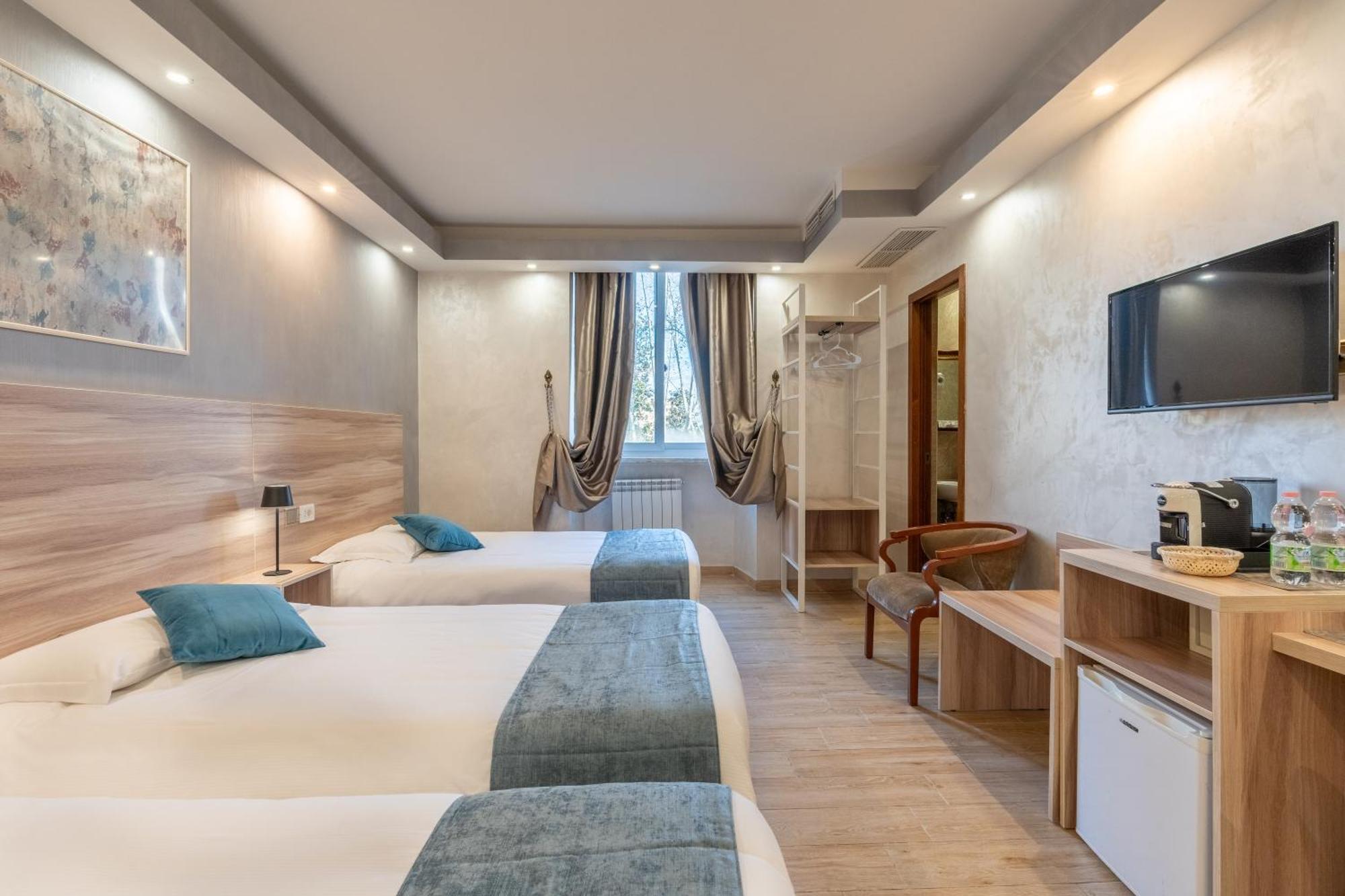 Leone D'Oro Guesthouse - Close To Piazza Vittorio ローマ エクステリア 写真
